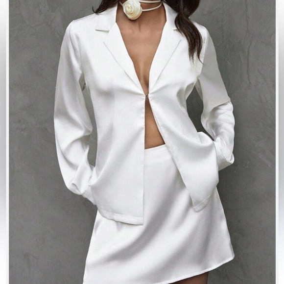 NWOT Satin White Collared Blouse - Picture 1 of 8